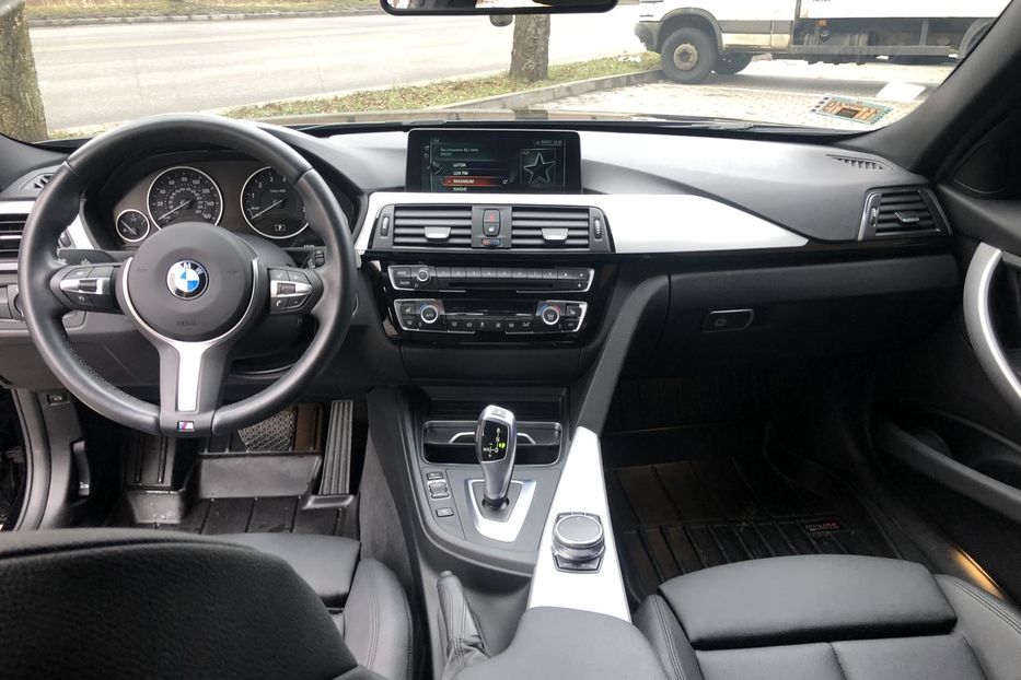 Продам BMW 320 XDrive 2017 года в Луцке