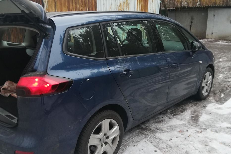 Продам Opel Zafira 2015 года в г. Славянск, Донецкая область