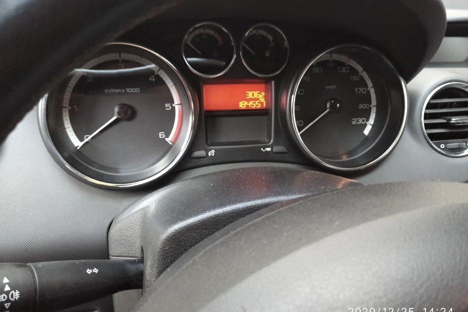 Продам Peugeot 308 СВ 2012 года в Киеве