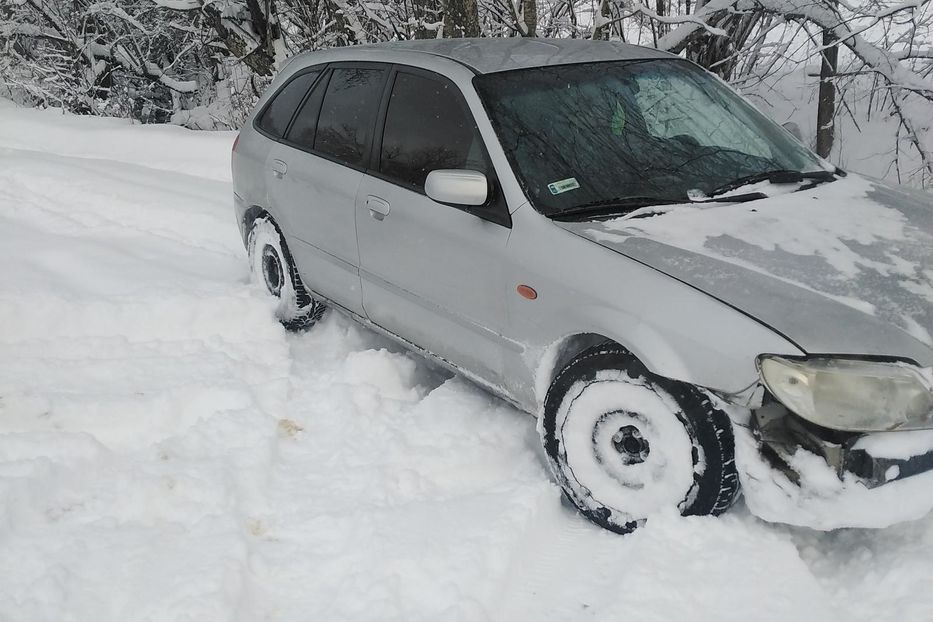 Продам Mazda 323 Находу треба поминяти бампер 1998 года в г. Водица, Закарпатская область