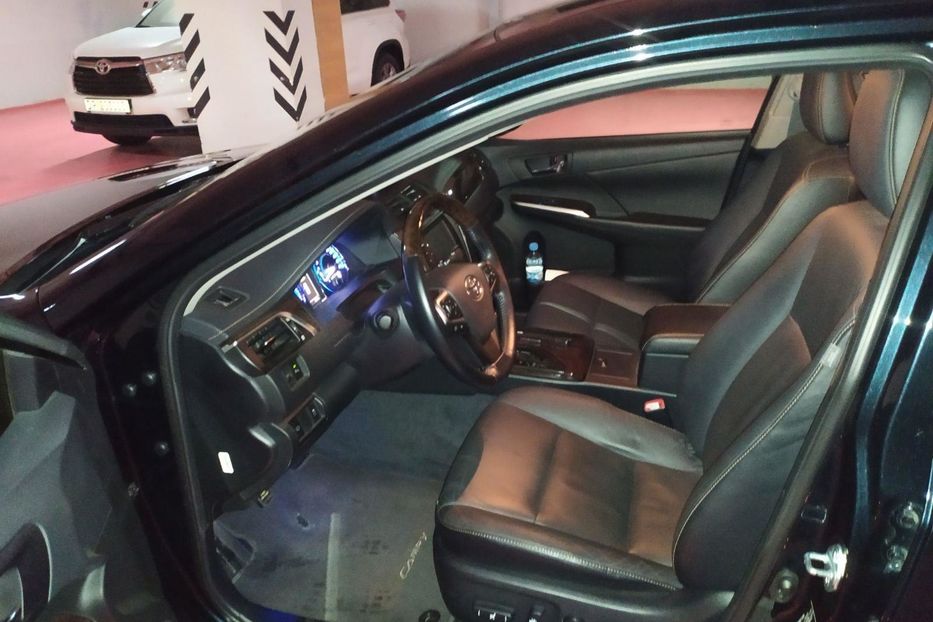 Продам Toyota Camry 50 2015 года в Киеве