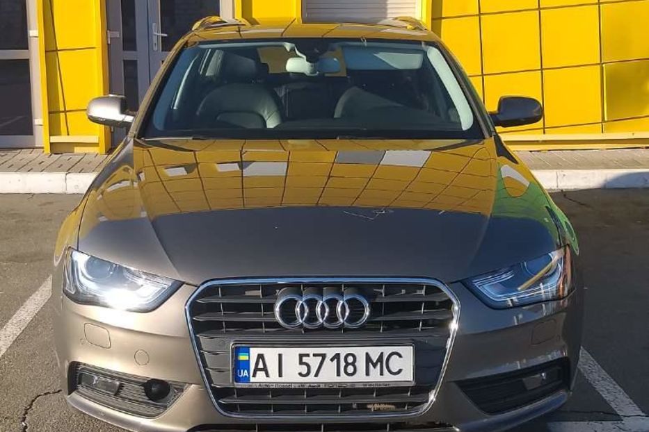 Продам Audi A4 2014 года в Киеве