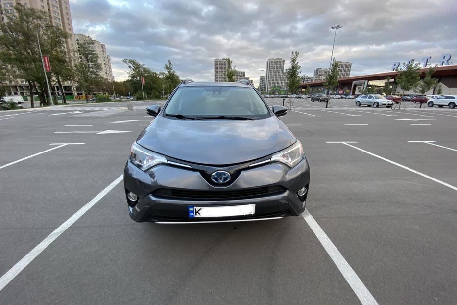 Продам Toyota Rav 4 Hybrid 2016 года в Киеве