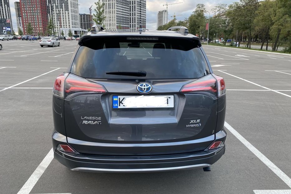 Продам Toyota Rav 4 Hybrid 2016 года в Киеве