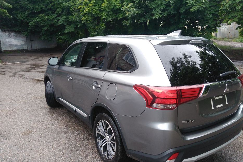 Продам Mitsubishi Outlander 4WD SE 2018 года в Днепре