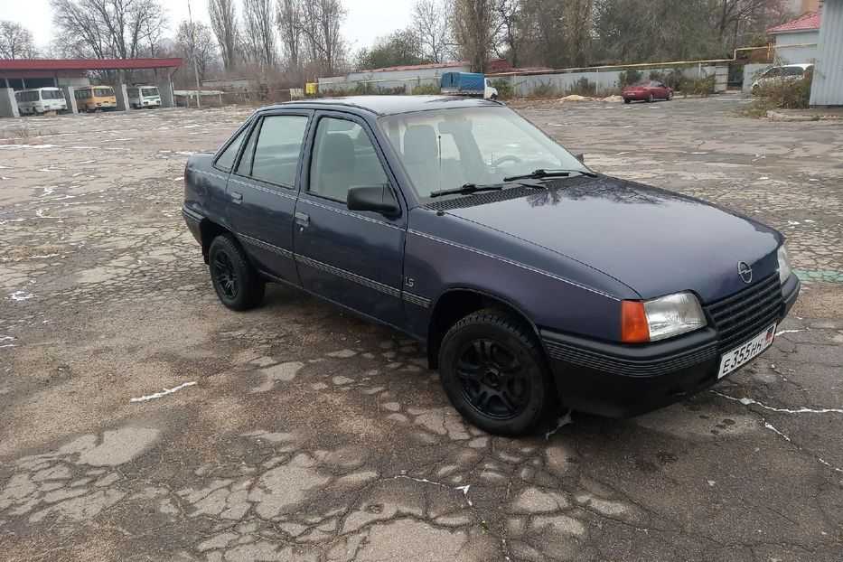 Продам Opel Kadett 1988 года в Донецке
