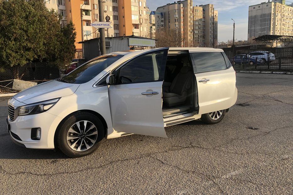 Продам Kia Carnival 2015 года в Одессе