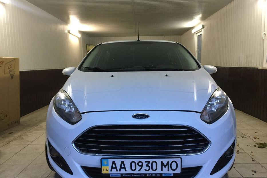 Продам Ford Fiesta 1,6 типтроник 2013 года в Киеве