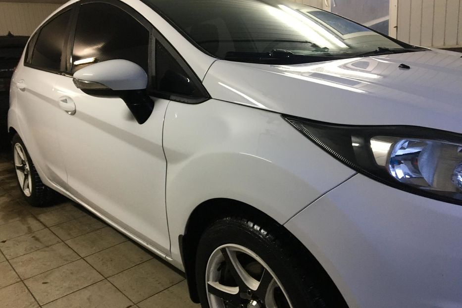Продам Ford Fiesta 1,6 типтроник 2013 года в Киеве