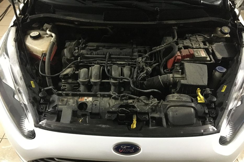 Продам Ford Fiesta 1,6 типтроник 2013 года в Киеве