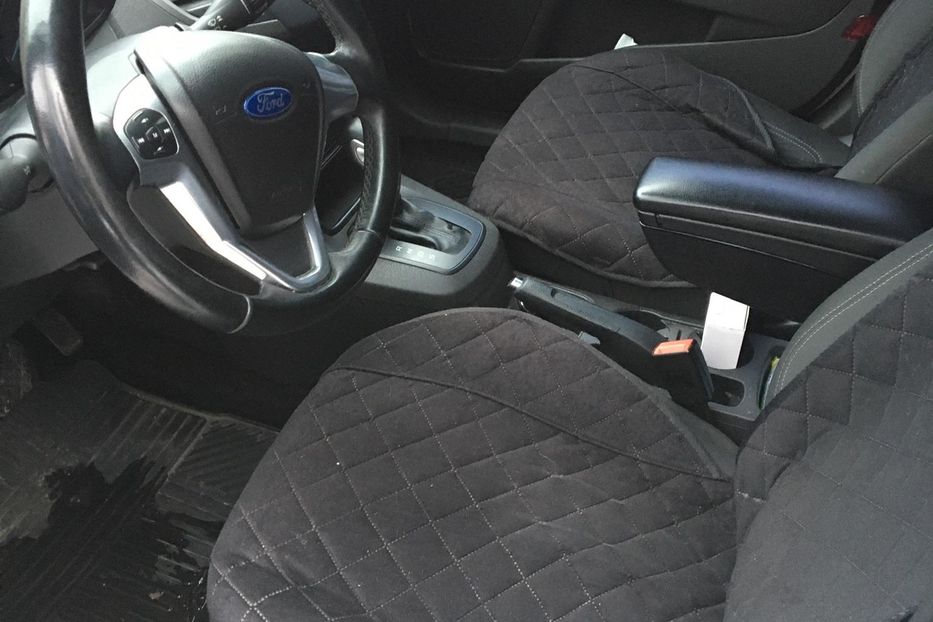 Продам Ford Fiesta 1,6 типтроник 2013 года в Киеве