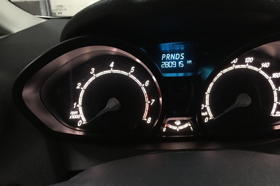 Продам Ford Fiesta 1,6 типтроник 2013 года в Киеве
