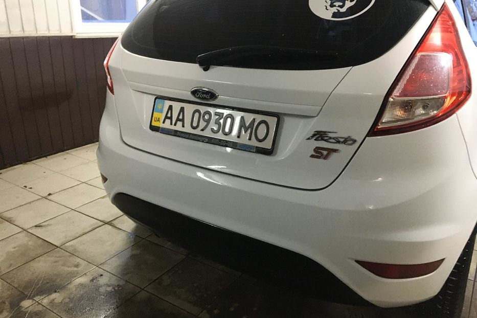 Продам Ford Fiesta 1,6 типтроник 2013 года в Киеве