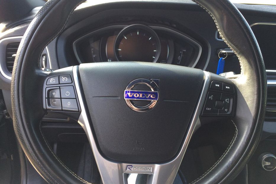Продам Volvo V40 2015 года в г. Павлоград, Днепропетровская область