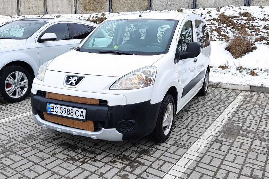 Продам Peugeot Partner пасс. 2010 года в Тернополе