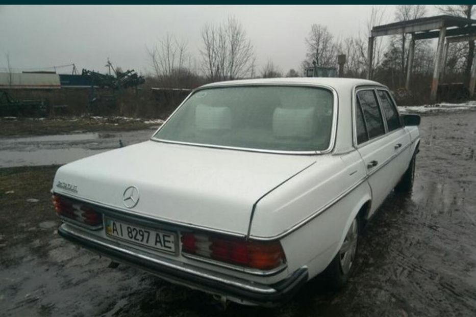 Продам Mercedes-Benz 230 123 1985 года в г. Гнивань, Винницкая область