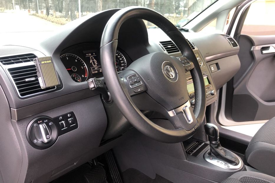 Продам Volkswagen Touran Bluemotion 2015 года в Киеве