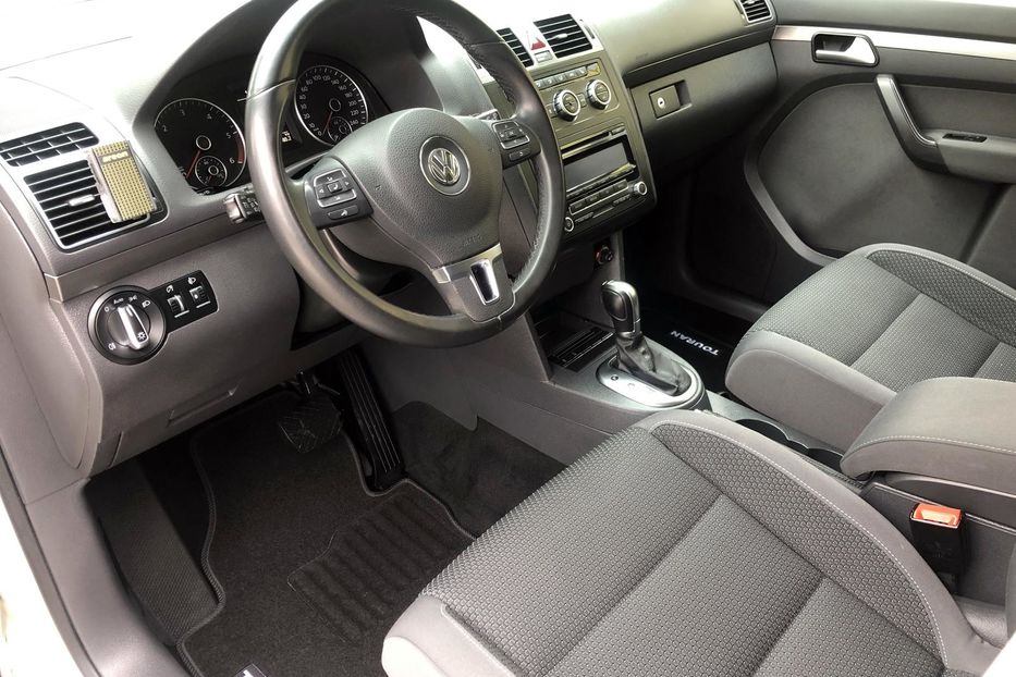 Продам Volkswagen Touran Bluemotion 2015 года в Киеве