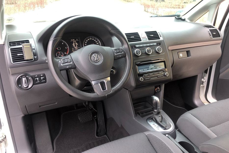 Продам Volkswagen Touran Bluemotion 2015 года в Киеве