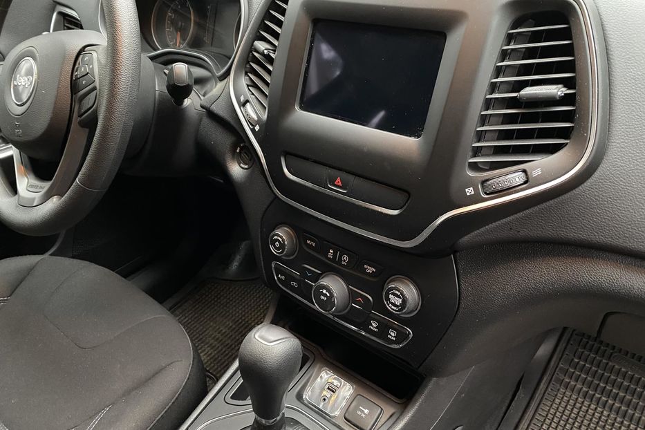 Продам Jeep Cherokee Latitude 2019 года в Киеве