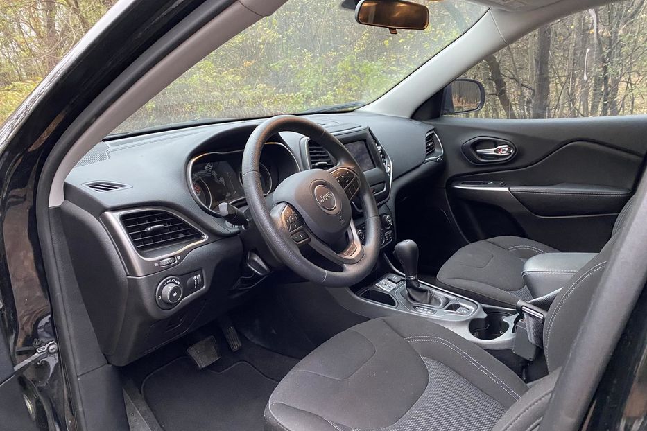 Продам Jeep Cherokee Latitude 2019 года в Киеве