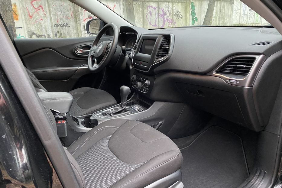 Продам Jeep Cherokee Latitude 2019 года в Киеве