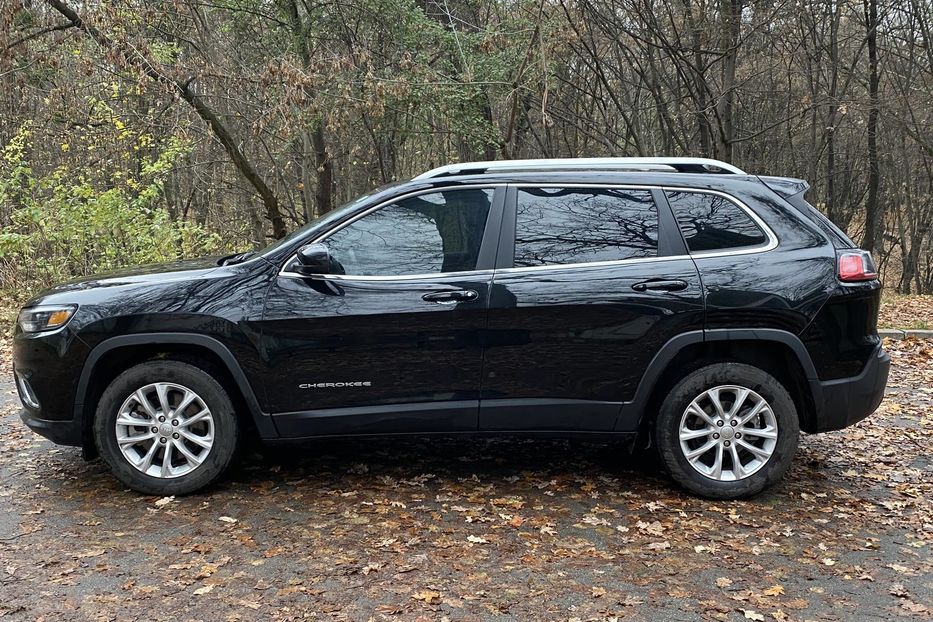 Продам Jeep Cherokee Latitude 2019 года в Киеве