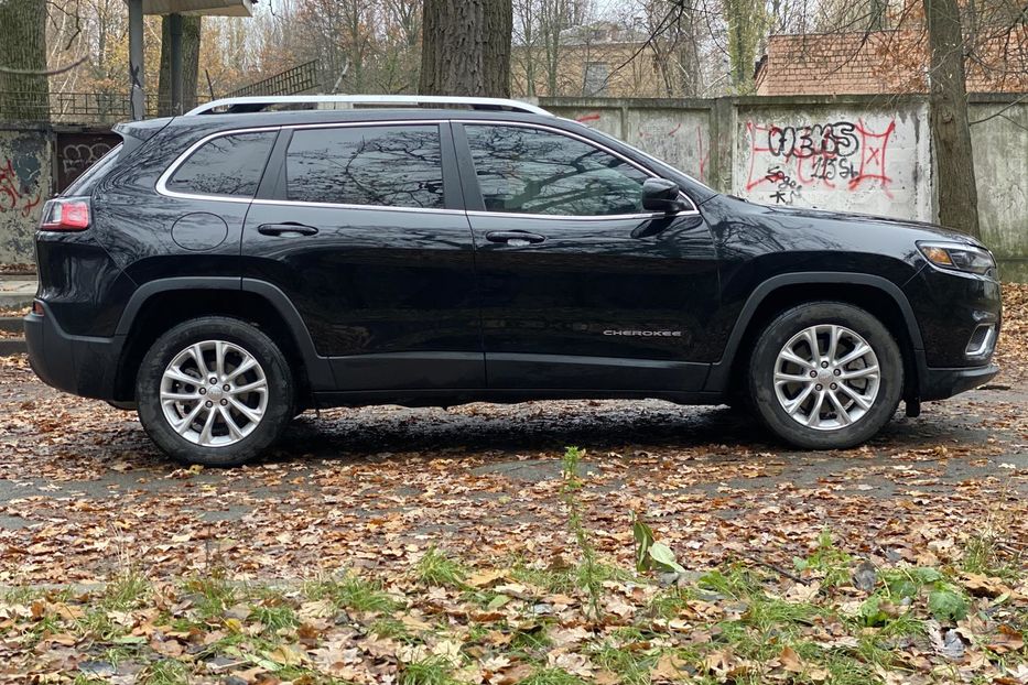 Продам Jeep Cherokee Latitude 2019 года в Киеве