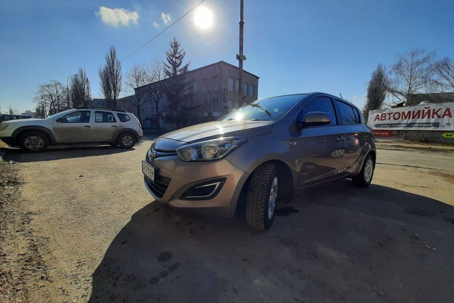 Продам Hyundai i20 2013 года в Киеве