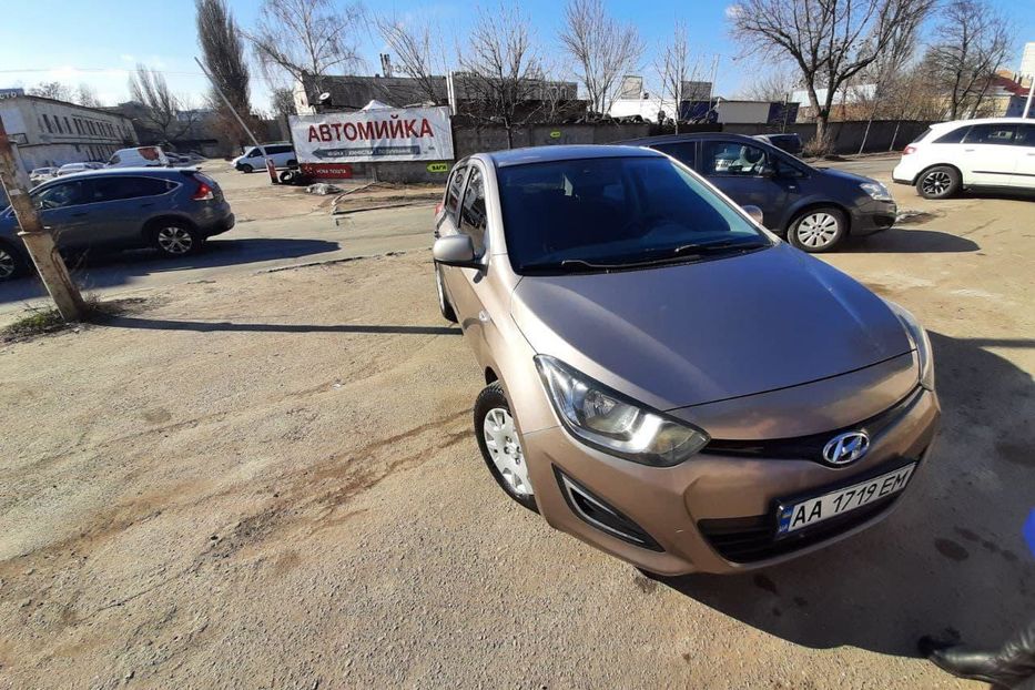 Продам Hyundai i20 2013 года в Киеве