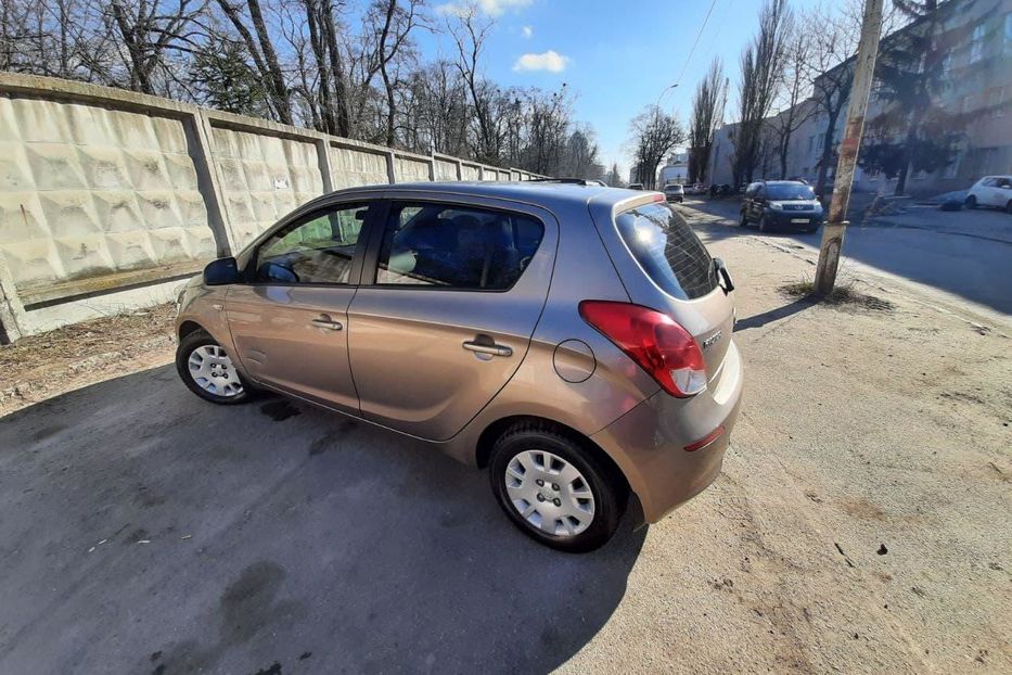 Продам Hyundai i20 2013 года в Киеве