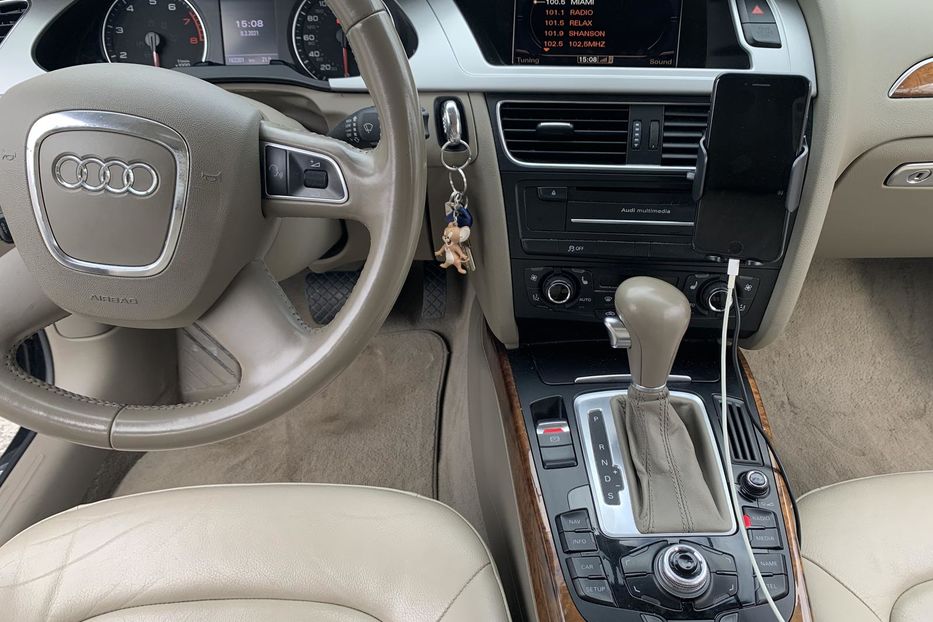 Продам Audi A4 B8 Premium PLUS 2011 года в Киеве