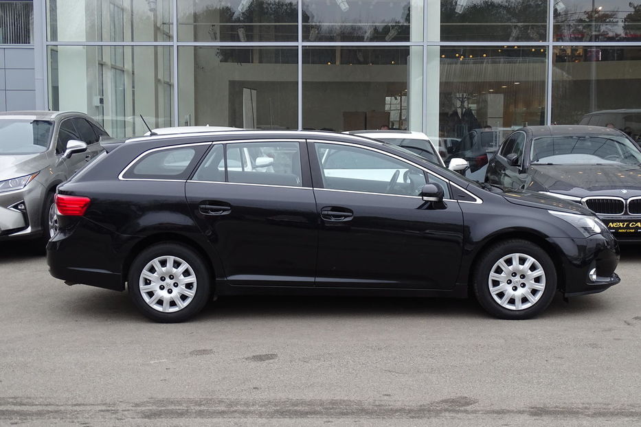 Продам Toyota Avensis Combi 2.0 D-4D MT 2014 года в Киеве