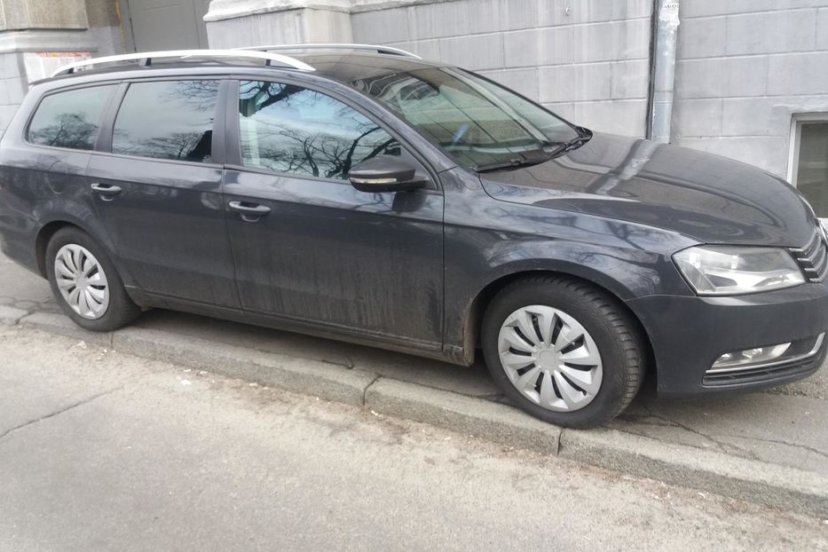 Продам Volkswagen Passat B7 Универсал 2012 года в Киеве