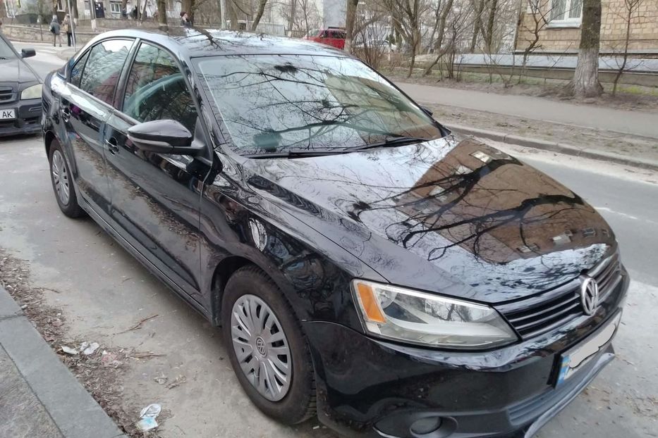 Продам Volkswagen Jetta 2014 года в Киеве