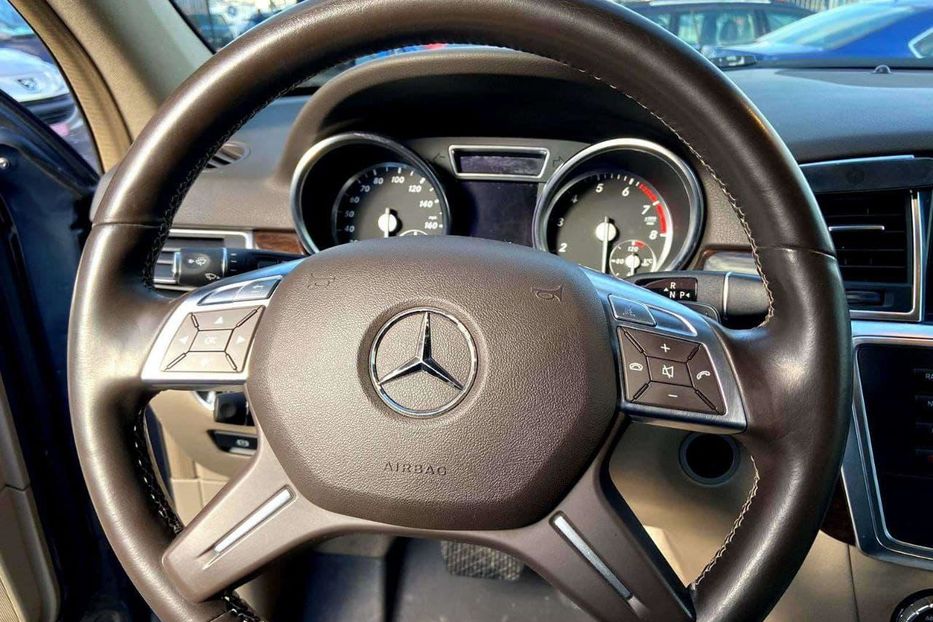 Продам Mercedes-Benz ML 350 2013 года в Киеве
