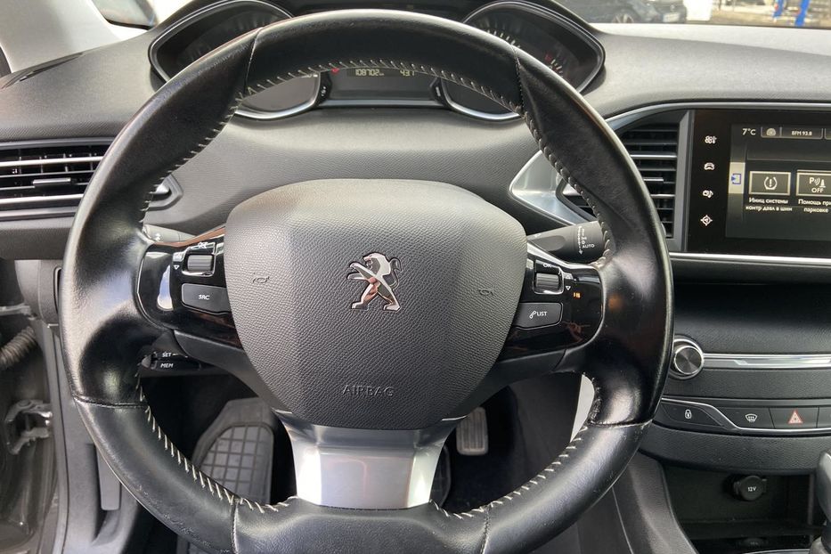 Продам Peugeot 308 2017 года в Киеве