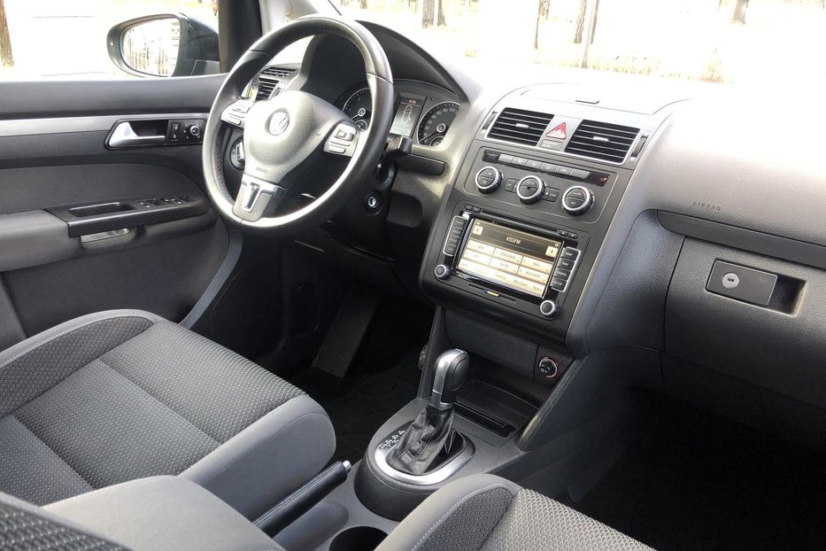 Продам Volkswagen Touran Bluemotion 2015 года в Киеве