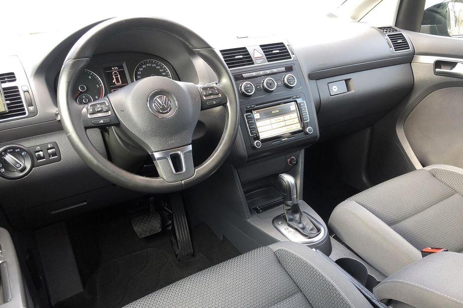 Продам Volkswagen Touran Bluemotion 2015 года в Киеве