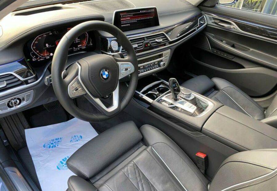 Продам BMW 740 dL xDrive 2020 года в Киеве