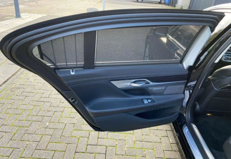 Продам BMW 740 dL xDrive 2020 года в Киеве