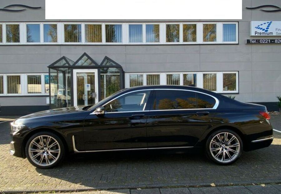 Продам BMW 740 dL xDrive 2020 года в Киеве