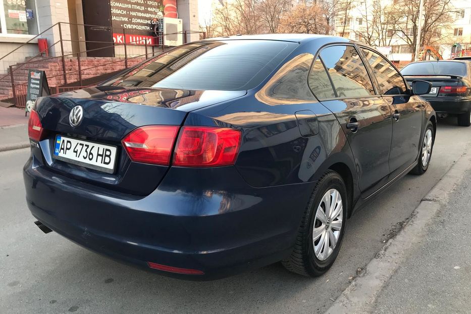 Продам Volkswagen Jetta 2013 года в Киеве