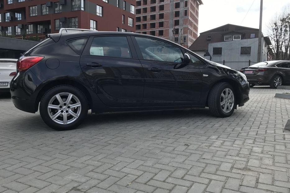 Продам Opel Astra J 2010 года в Львове