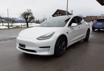 Продам Tesla Model 3 2020 года в Киеве