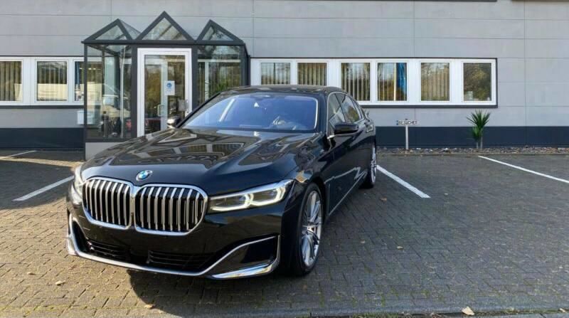 Продам BMW 740 D 2020 года в Киеве