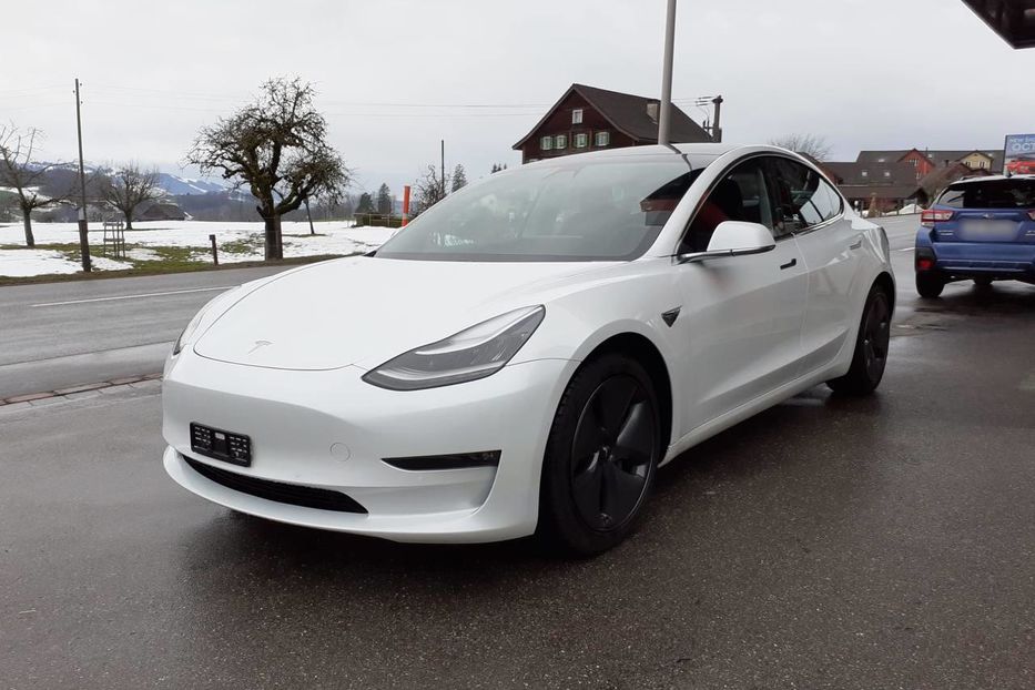 Продам Tesla Model 3 2020 года в Киеве