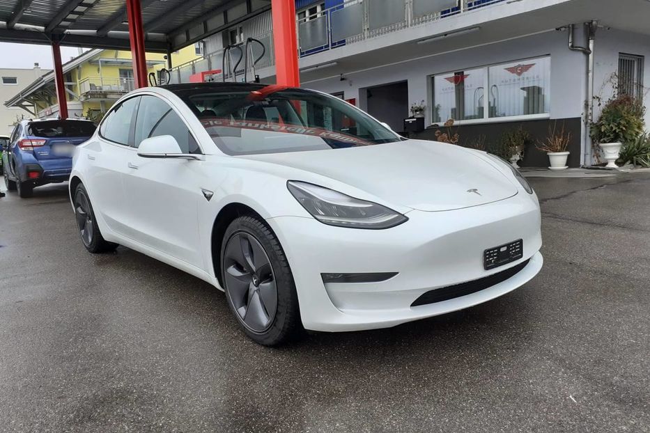 Продам Tesla Model 3 2020 года в Киеве