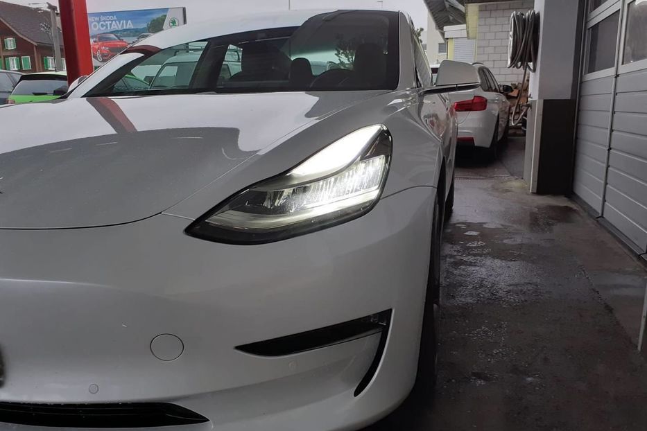 Продам Tesla Model 3 2020 года в Киеве