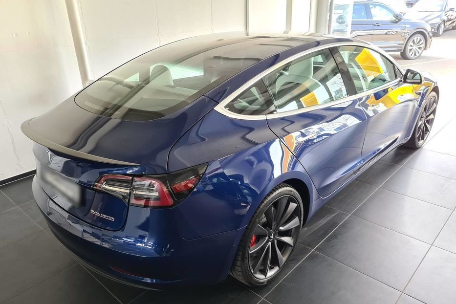 Продам Tesla Model 3 Perfomance 2020 года в Киеве